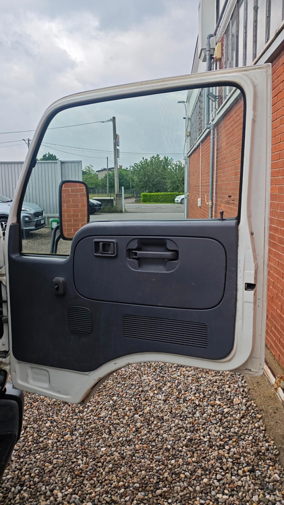 Nissan Cabstar 120.35 3.0 Tdi PM-RG Cabinato L