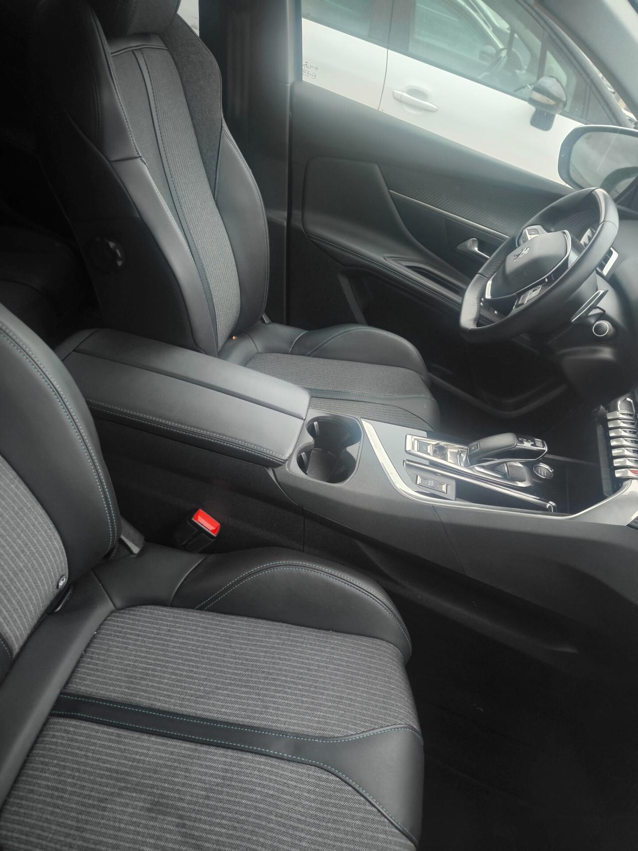Peugeot 3008 BlueHDi 130 S&S EAT8 Allure Pack full led dinamica
