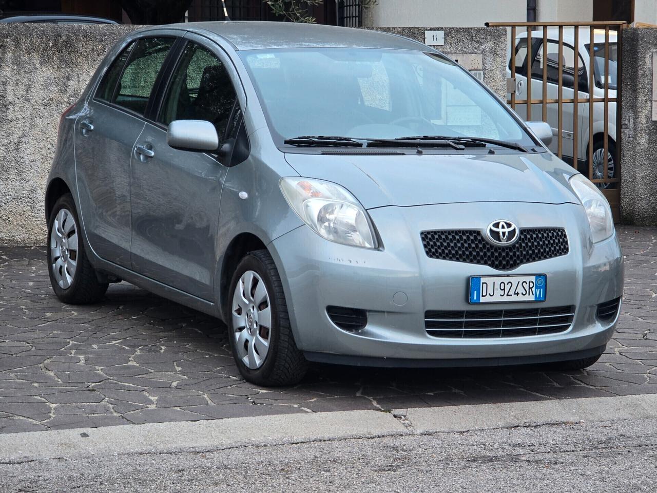 Toyota Yaris 1.0 BENZINA UNICO PROPRIETARIO OK PER NEOPATENTATI