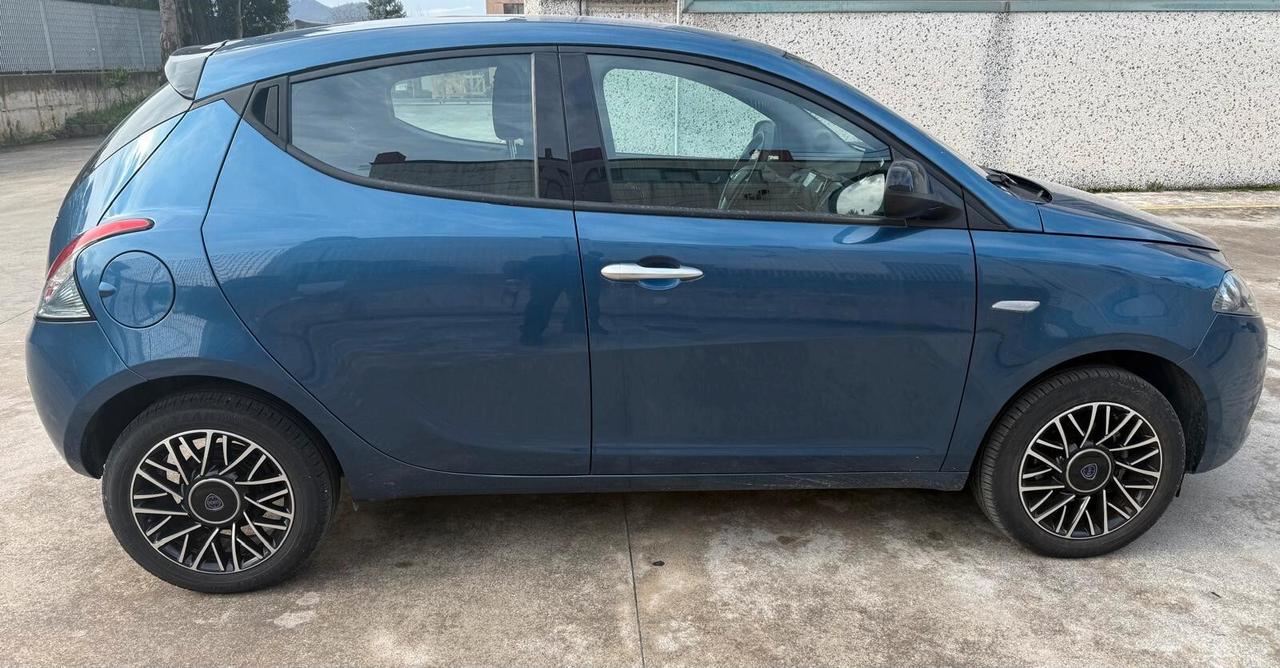 Lancia Ypsilon 1.0 FireFly 5 porte S&S Hybrid Alberta Ferretti
