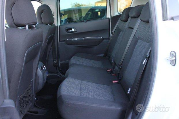 PEUGEOT 3008 1.6 HDi 110CV Tecno TETTO PANO.+ HE