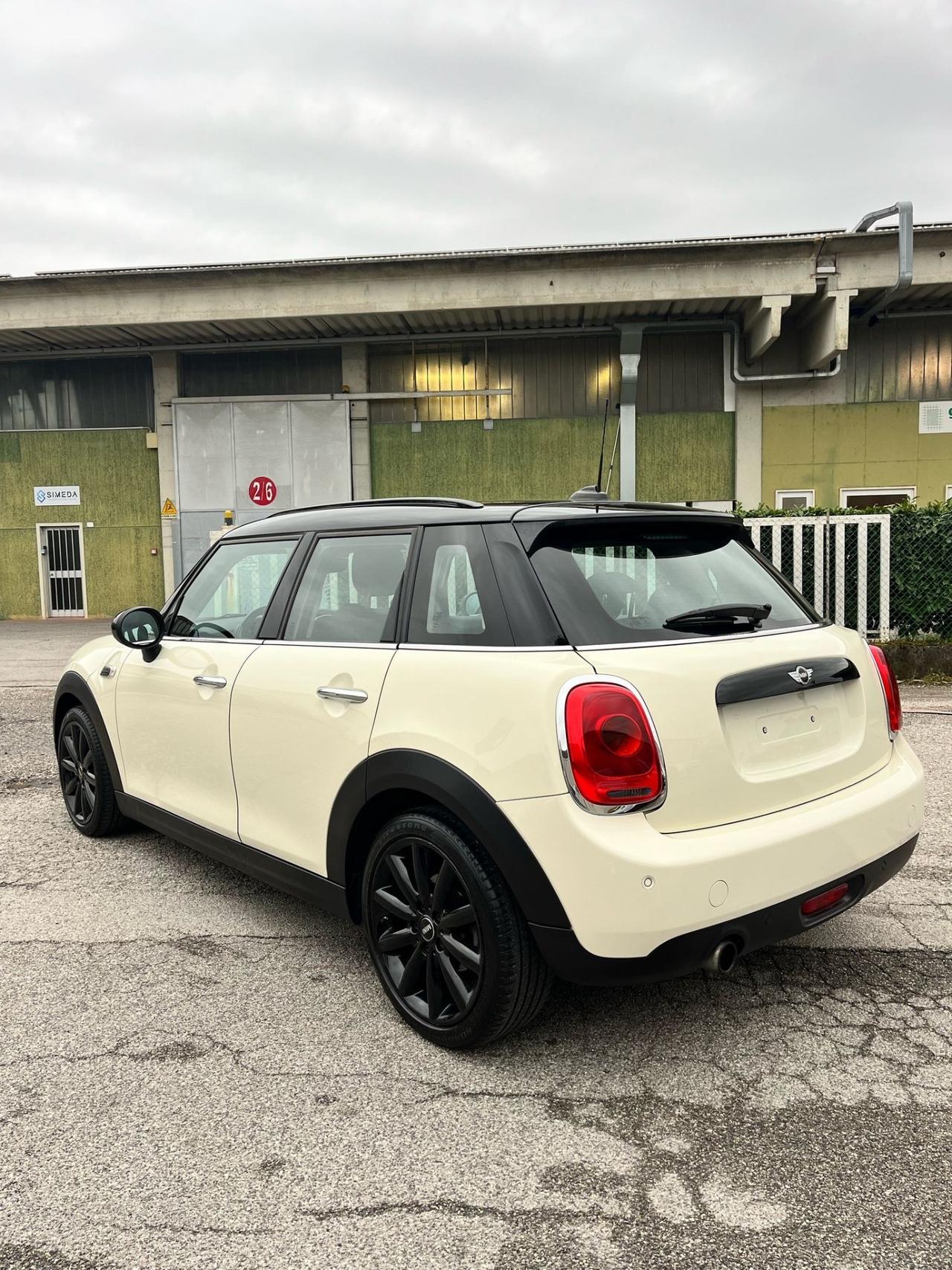 Mini Mini 1.5 Cooper 5 porte Neopatentati
