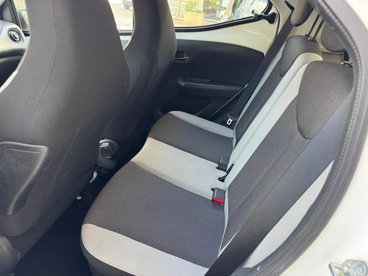 Toyota Aygo 1.0 VVT-i 69 CV 5 porte x-business MMT