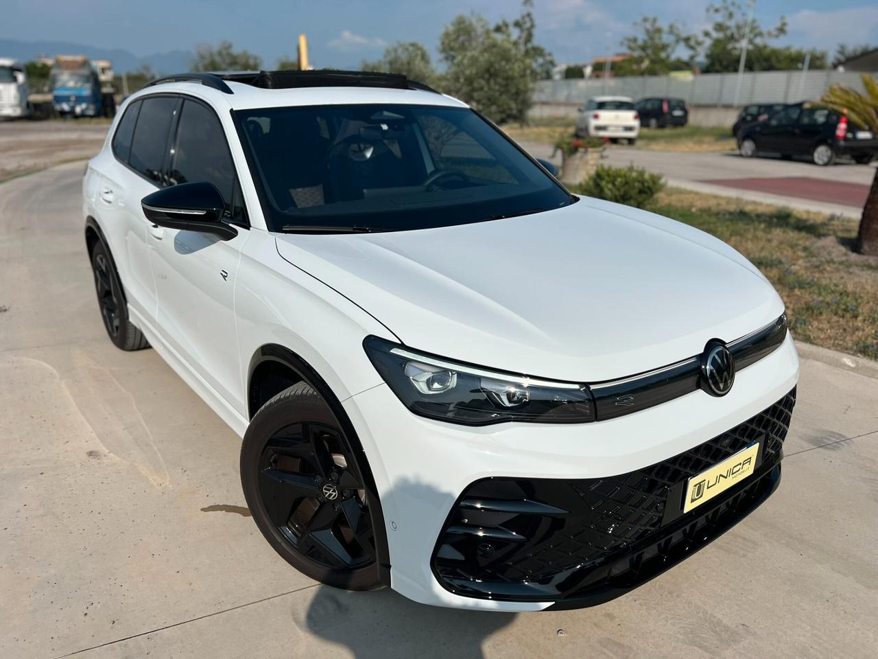 Volkswagen Tiguan 2.0 TDI 150 CV SCR DSG R-Line UNICOPRO TETTO UNICA