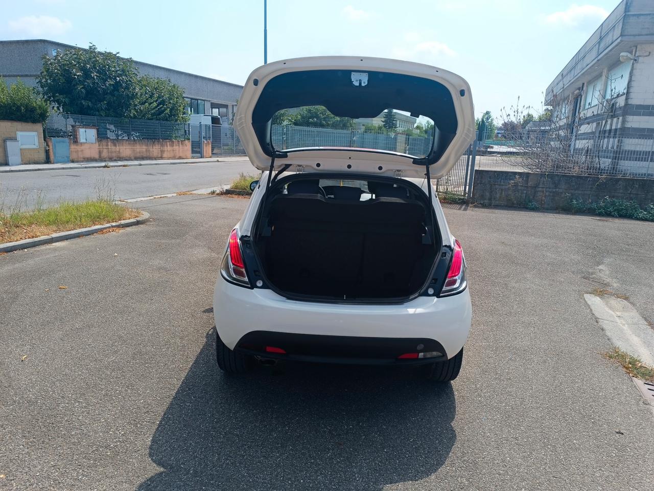 Lancia Ypsilon 1.2 5 porte del 14 NEOPATENTATI