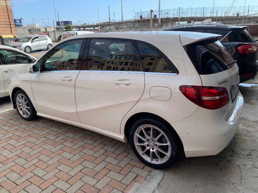 Mercedes-benz B 200 d Automatic Premium - UNIPROPRIETARIO