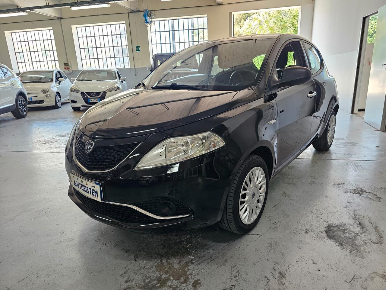 Lancia Ypsilon 1.2 69 CV 5 porte Silver