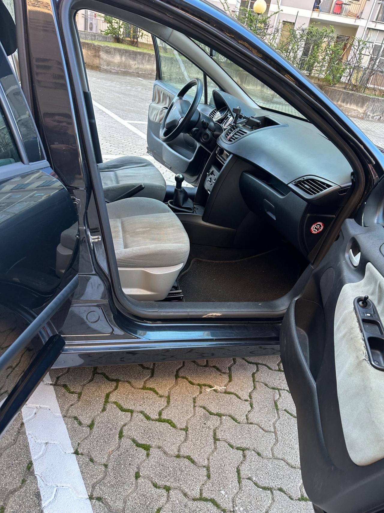 Peugeot 207 1.4 8V 75CV 5p. ONE Line