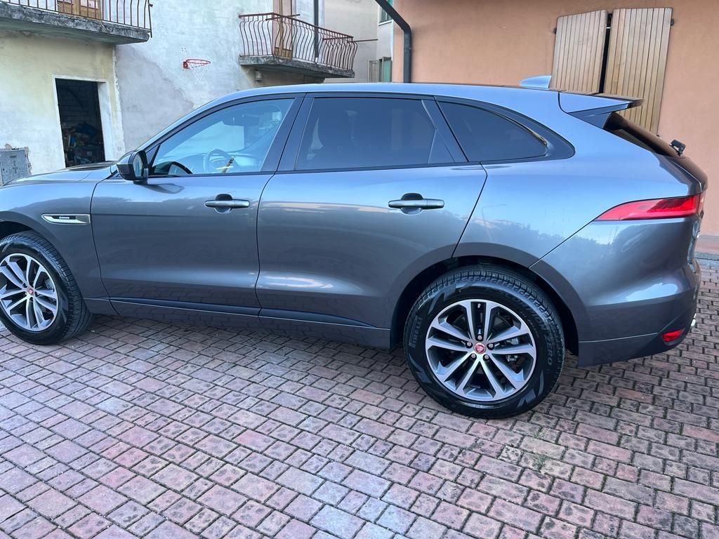 JAGUAR F-Pace 2.0d i4 R-Sport 180cv auto my19