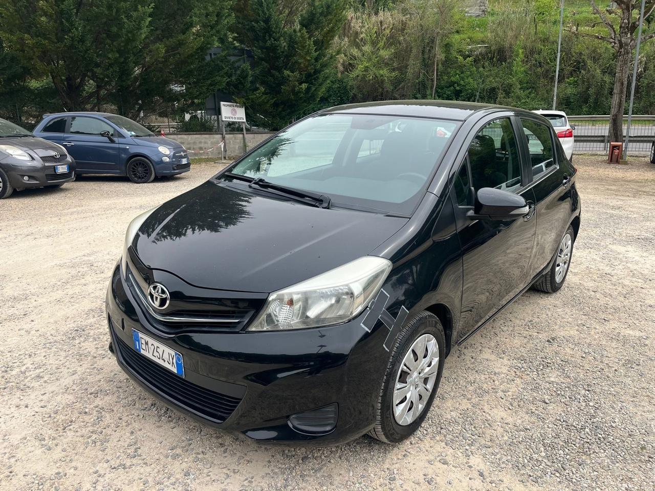 Toyota Yaris 1.0 Benzina - Neopatentati