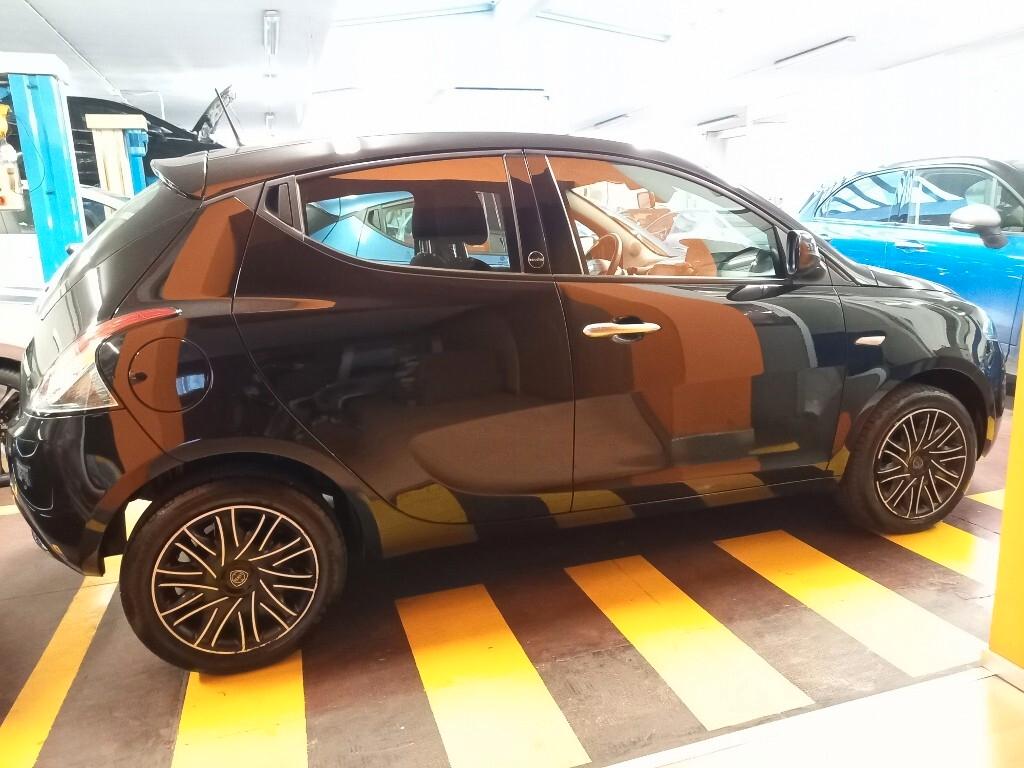 Lancia Ypsilon 1.0 FireFly 5 porte S&S Hybrid Ecochic Gold