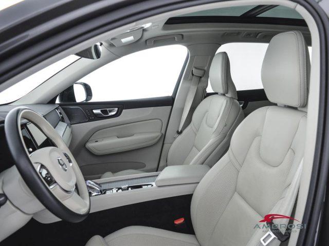 VOLVO XC60 B4 (d) AWD automatico Ultimate Dark