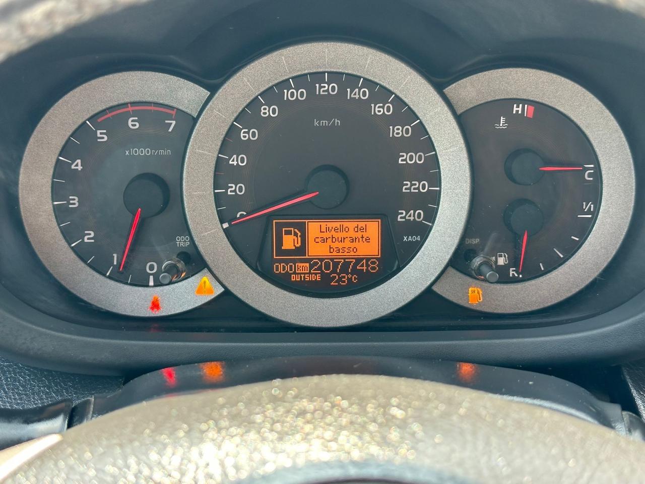 Toyota Rav 4 5 posti autocarro