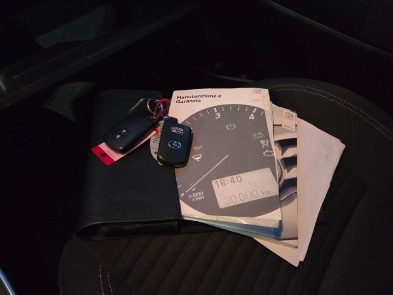 Toyota Yaris 3ª serie 1.5 Hybrid 5 porte Trend "Red Edition"