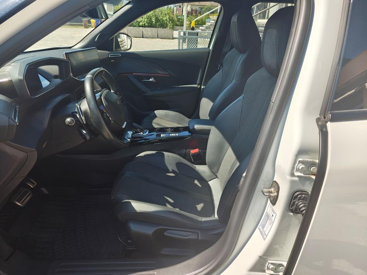Peugeot 2008 GT Line 1.5 Blue HDI 130 #11855
