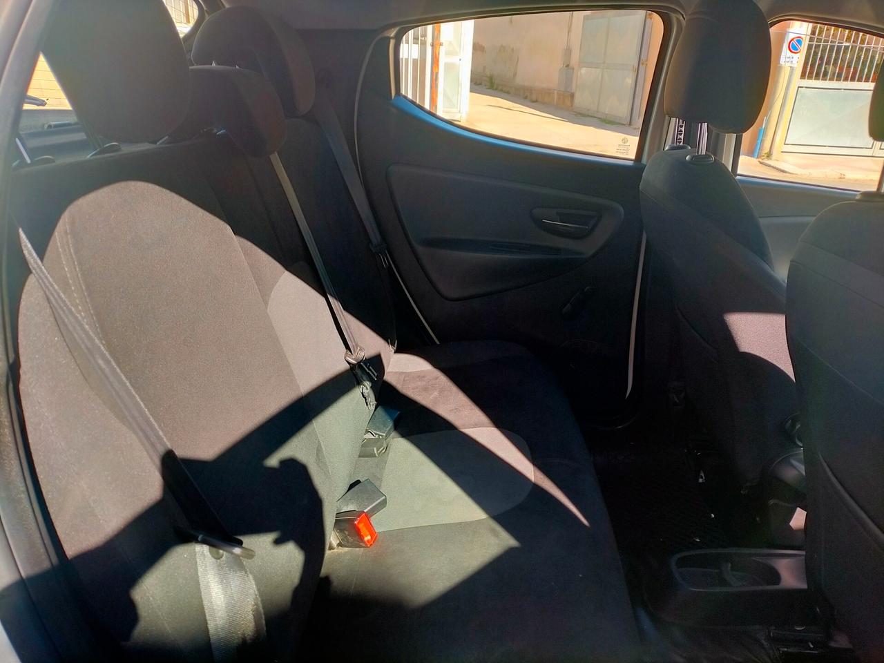 Lancia Ypsilon 1.2 69 CV 5 porte Silver