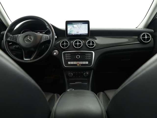 Mercedes-Benz GLA 200 200 d night edition auto
