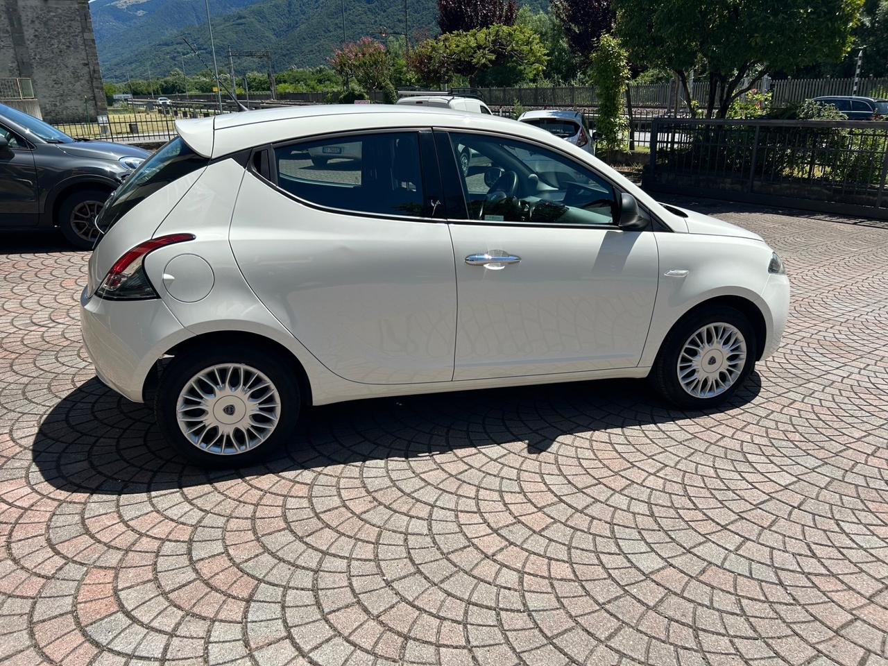 Lancia Ypsilon 1.2 69 CV 5 porte Silver