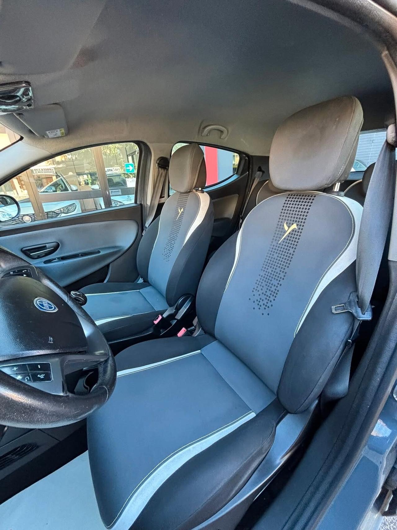 Lancia Ypsilon 0.9 TwinAir 85 CV 5 porte Metano Ecochic Gold NEOPATENTATI