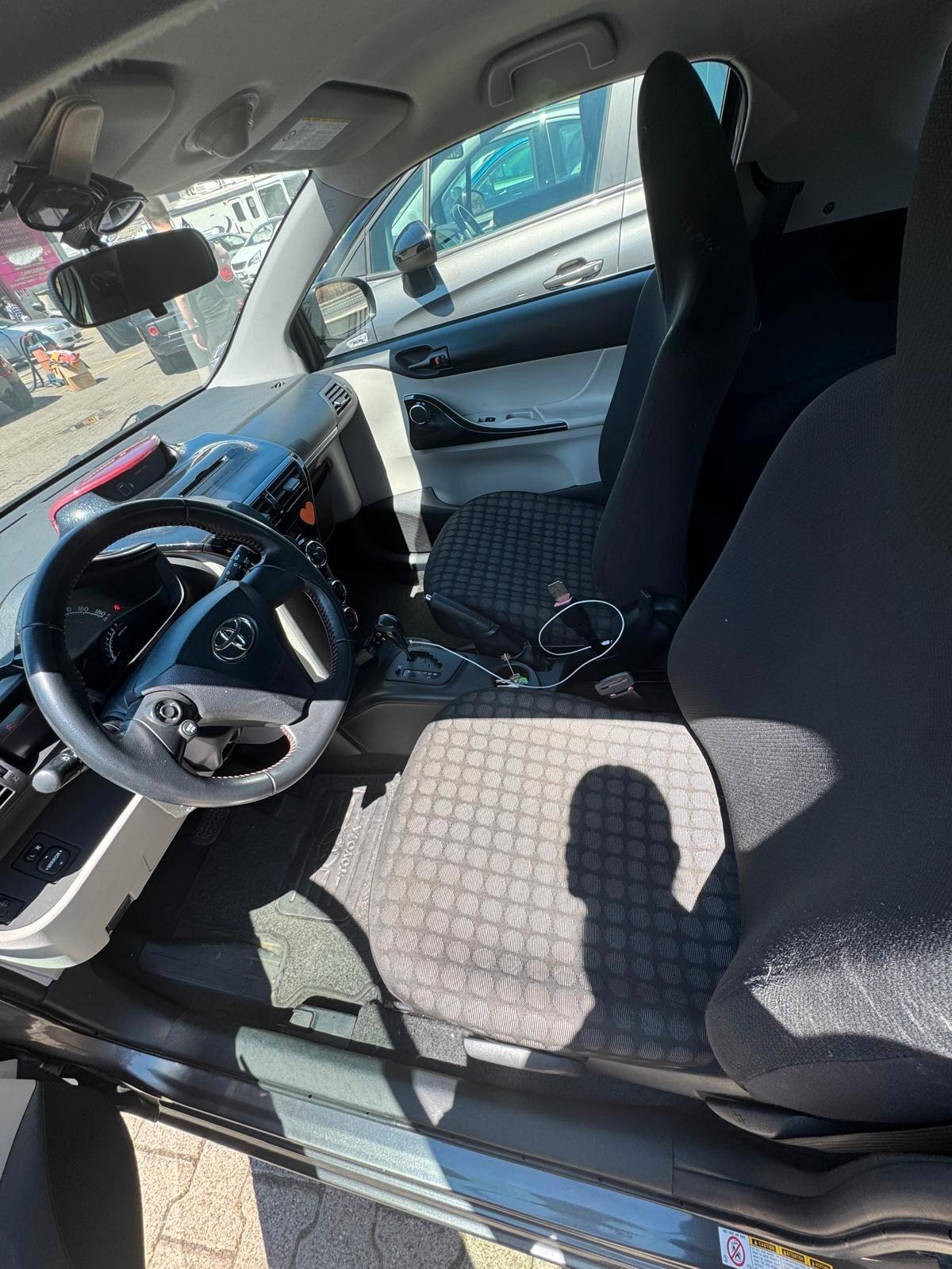 TOYOTA IQ