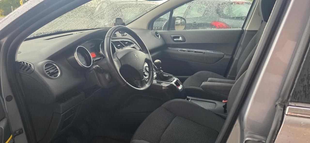 Peugeot 5008 1.6 Diesel 7 posti Neopatentati
