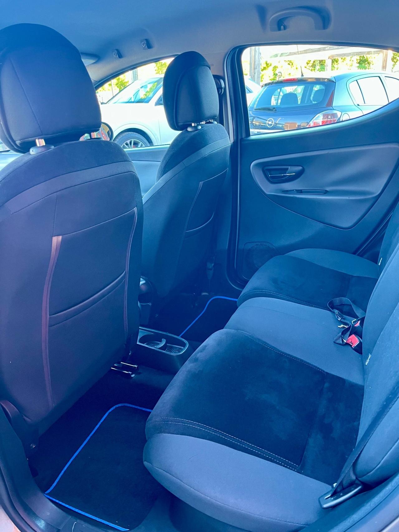Lancia Ypsilon 0.9 TwinAir 85 CV 5 porte