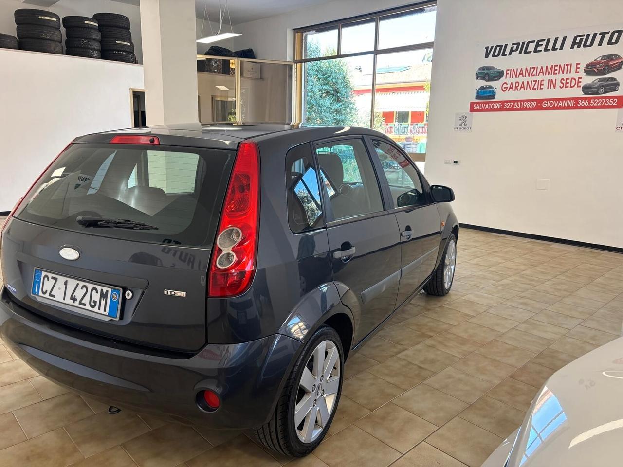 FORD FIESTA ANNO 2006 DS 1.4 ADATTA NEOPATENTATI KM 200 MILA