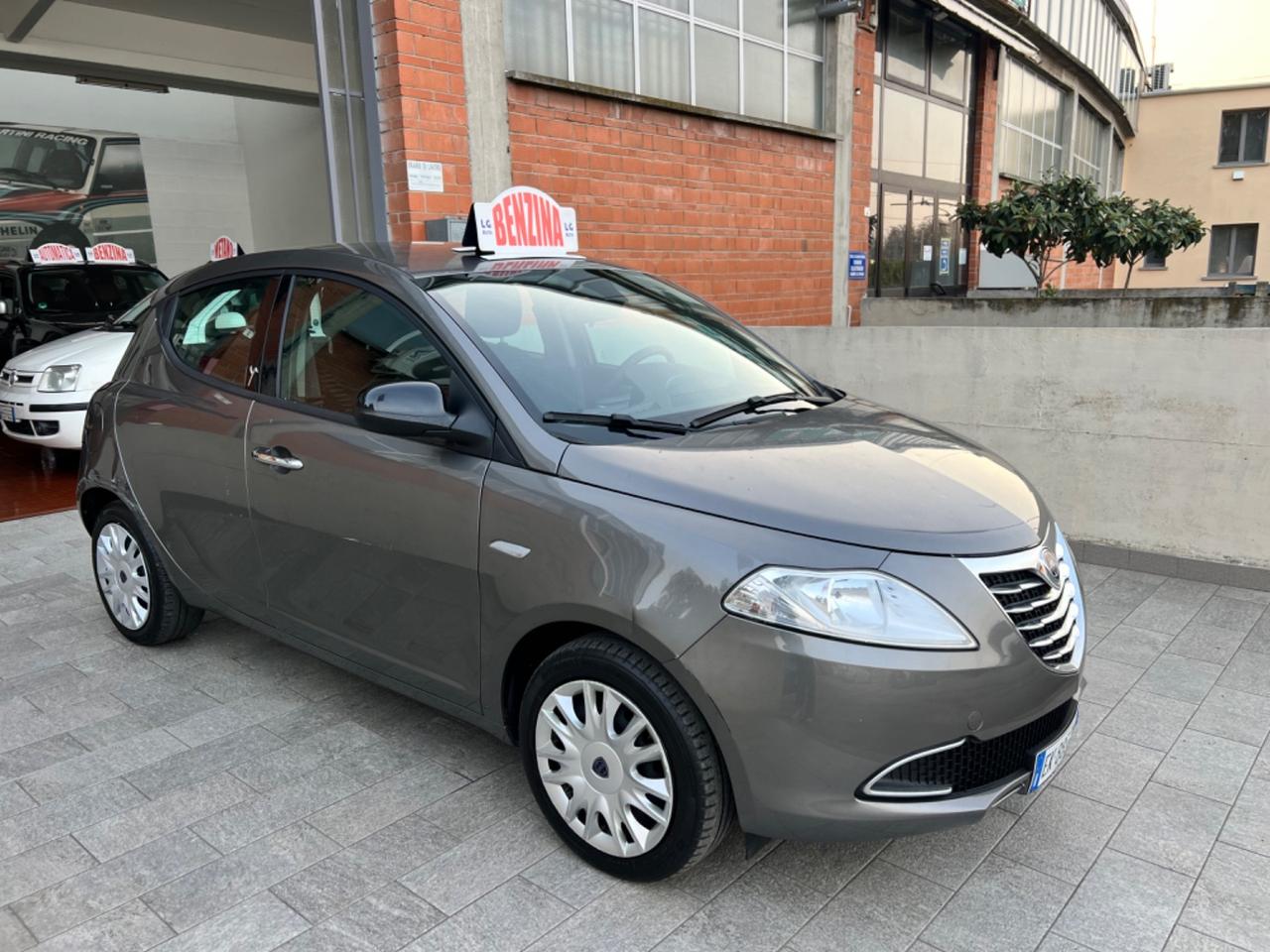 Lancia Ypsilon 1.2 69 CV 5 porte S&S Platinum