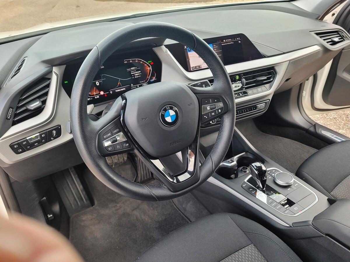 Bmw 116 i 5p. Msport Exterior