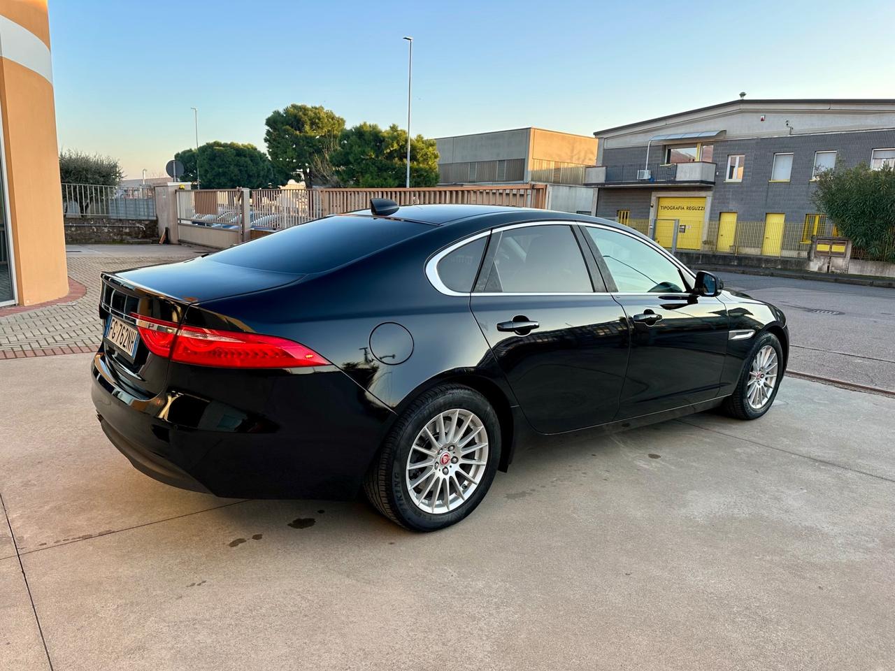 Jaguar XF 2.0 D 180 CV aut. Pure