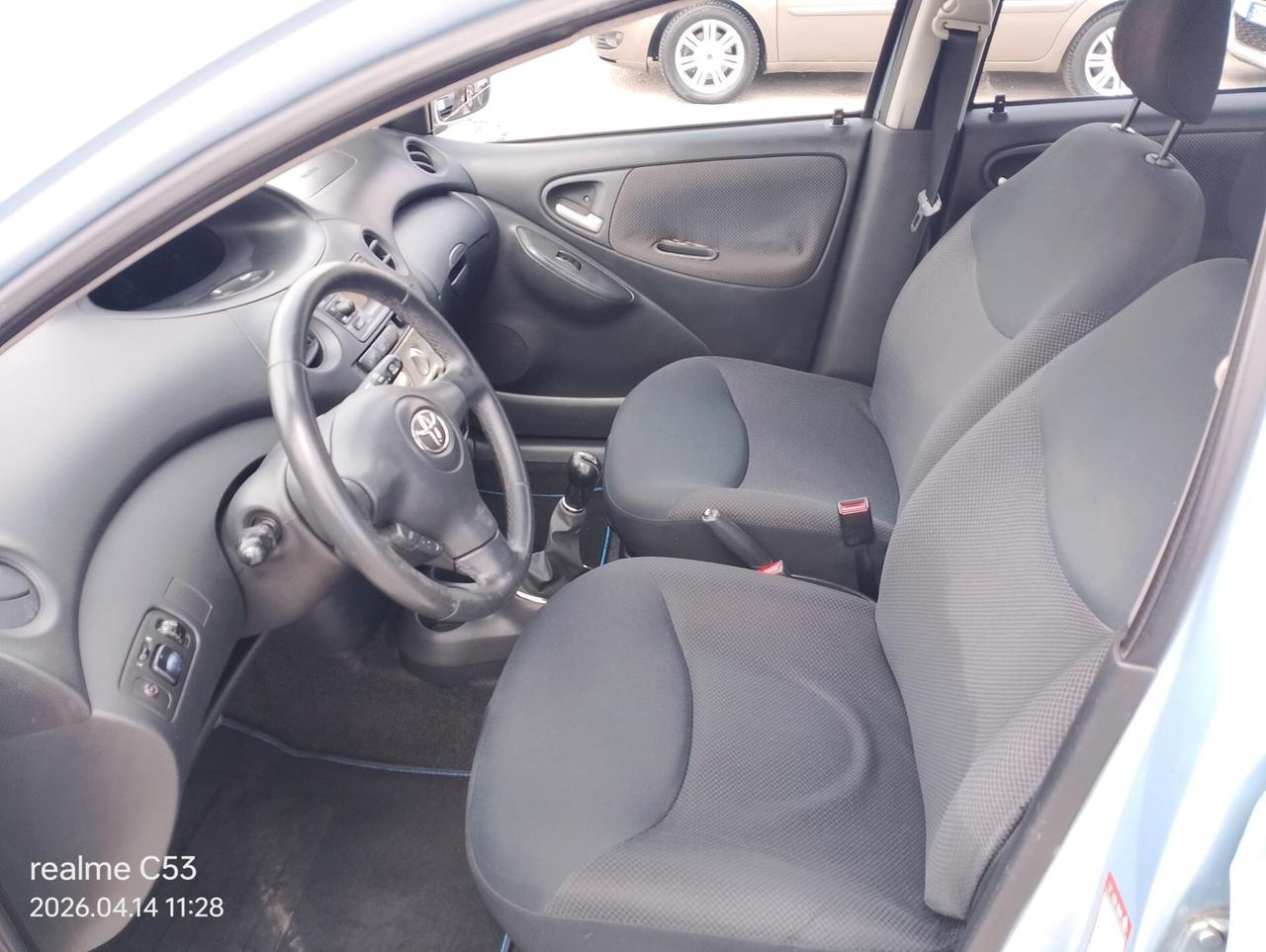 TOYOTA YARIS 1.0 BENZ-2004