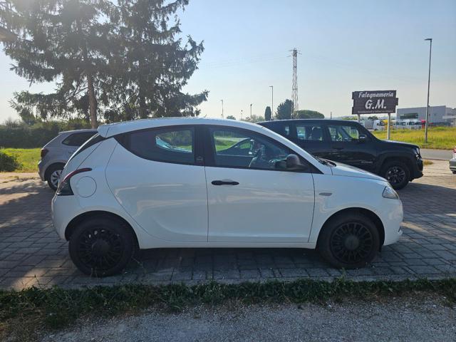 LANCIA Ypsilon 1.0 FireFly 5 porte S&S Hybrid Ecochic Silver