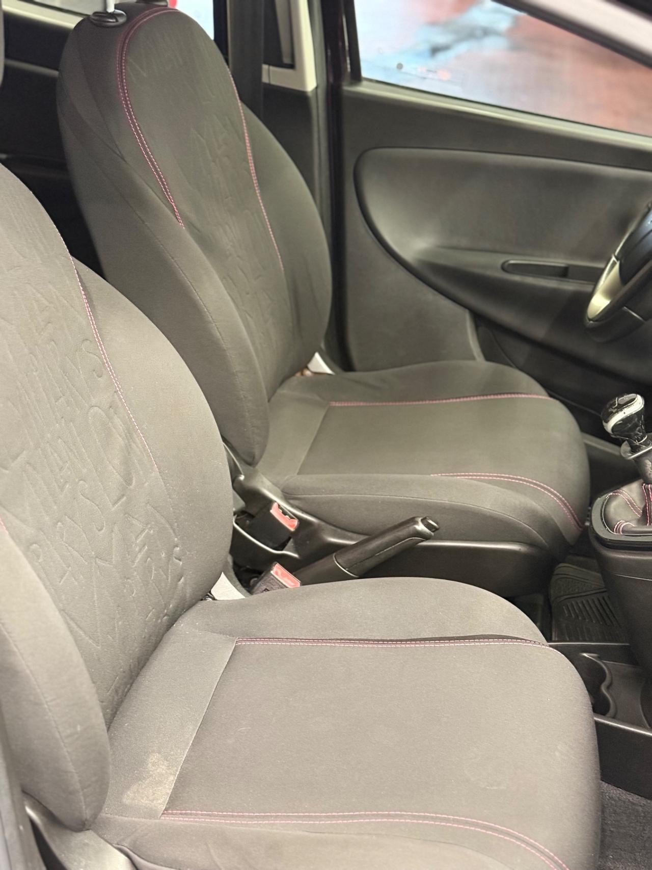 Lancia Ypsilon 0.9 TwinAir 85 CV 5 porte Metano Ecochic Elefantino