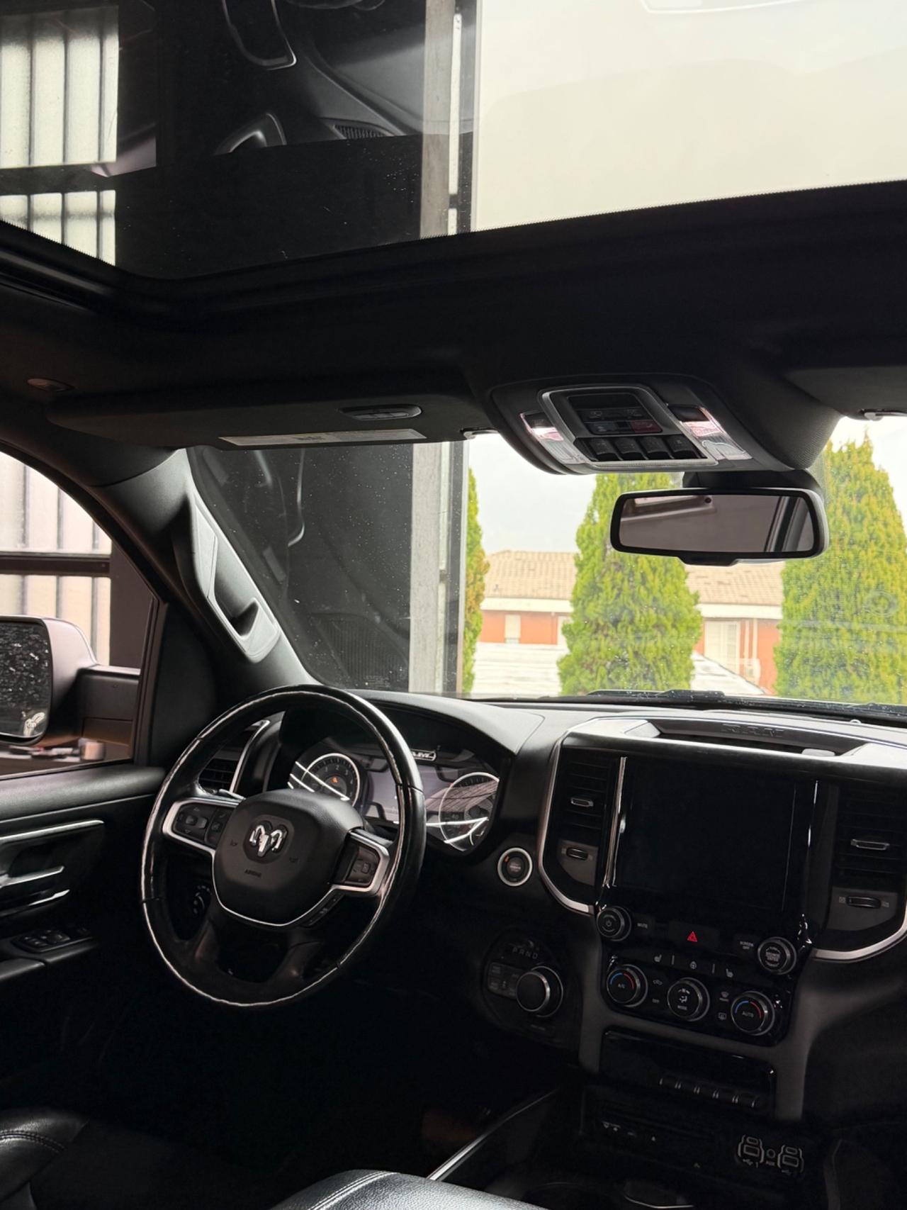 Dodge RAM 1500 5.7 V8 4x4 BIGHORN