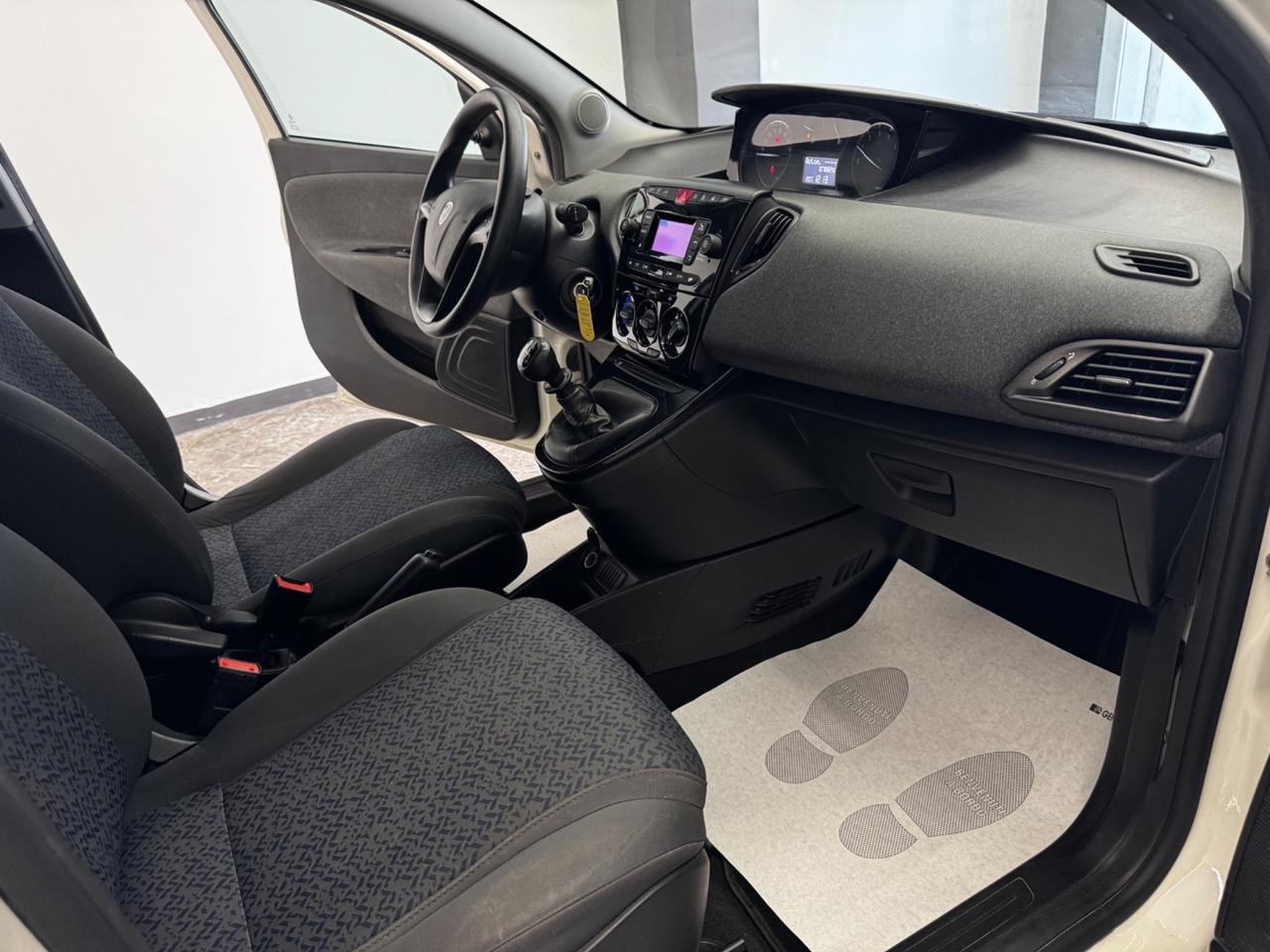 Lancia Ypsilon 1.0 FireFly 5 porte S&S Hybrid Ecochic Silver