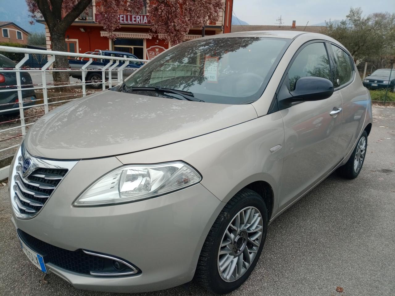 Lancia Ypsilon 1.2 Ecochic GPL( per neopatentati
