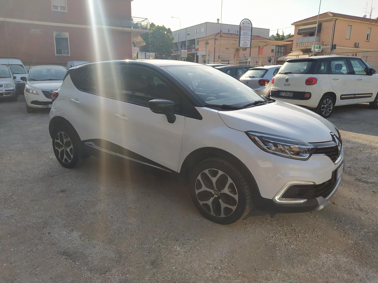 Renault Captur dCi 8V 90 CV EDC Start&Stop Energy Initiale Paris
