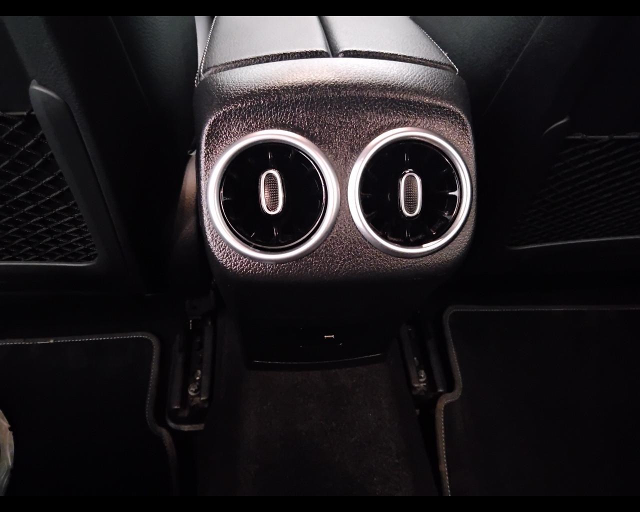 Mercedes-Benz Classe A - W177 2018 - A 180 d Sport auto