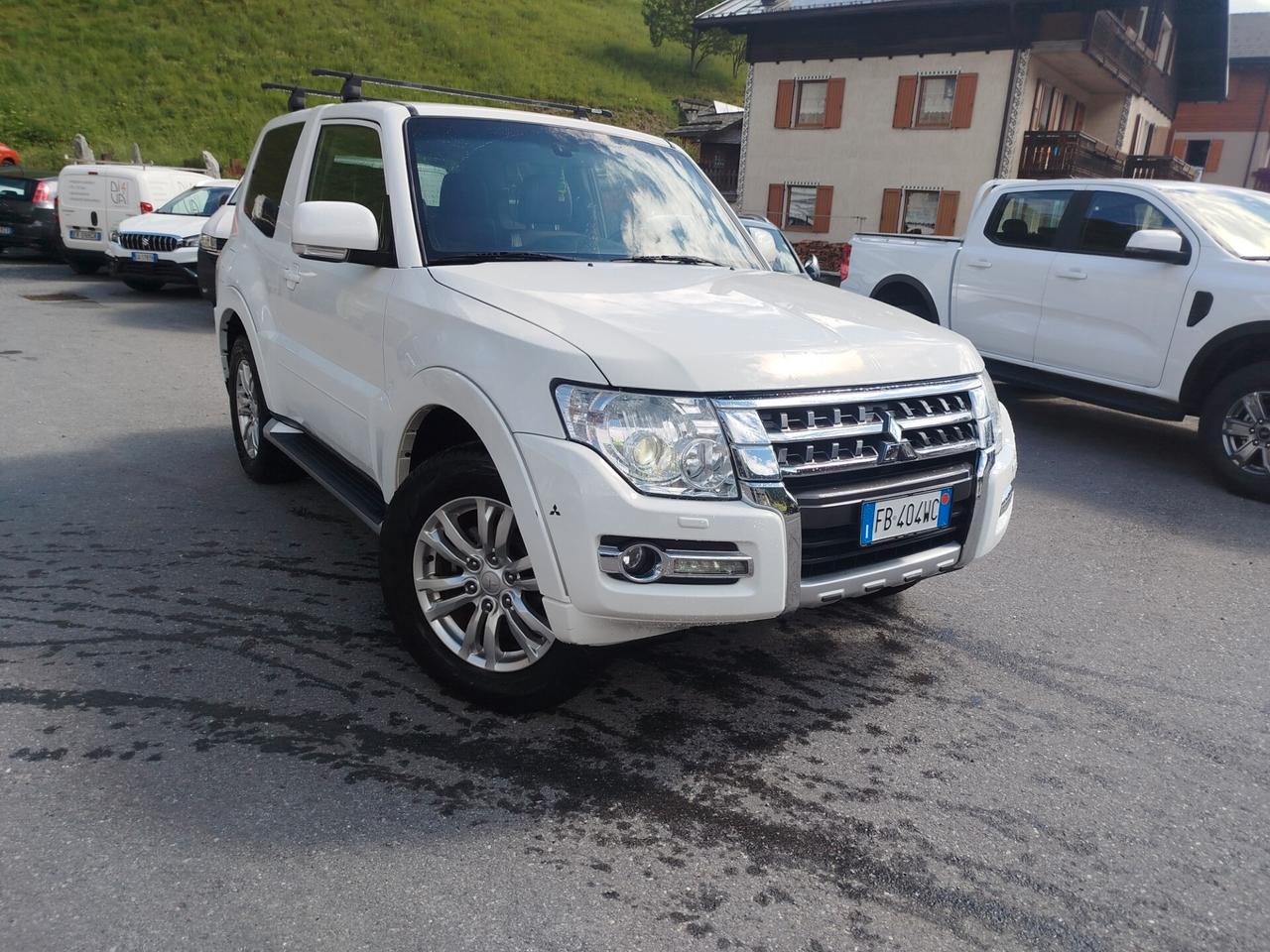 Mitsubishi Pajero 3.2 DI-D 16V MANUALE 204 CV. 3p. Intense DPF