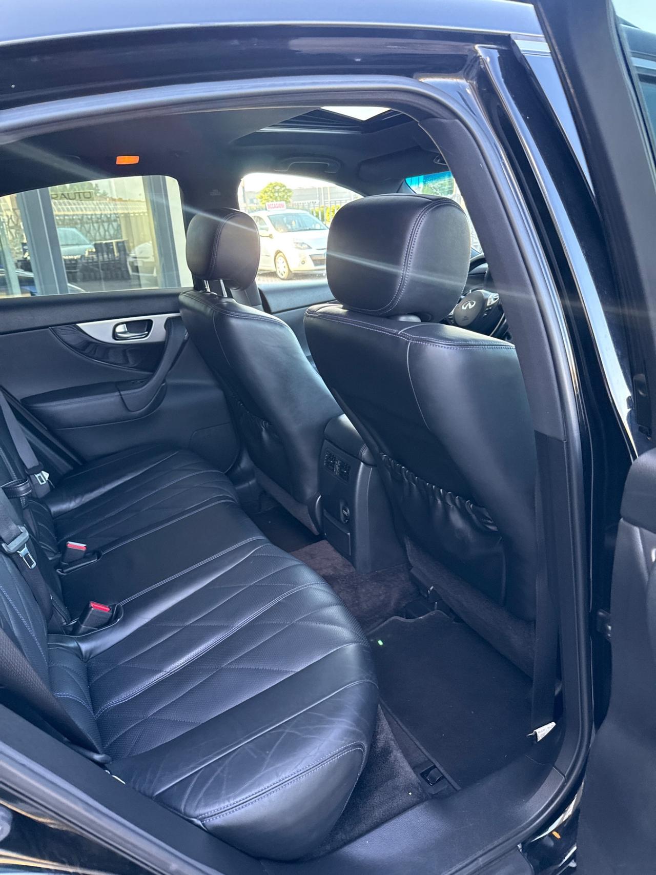 Infiniti QX70 3.0 diesel V6 AT S Design
