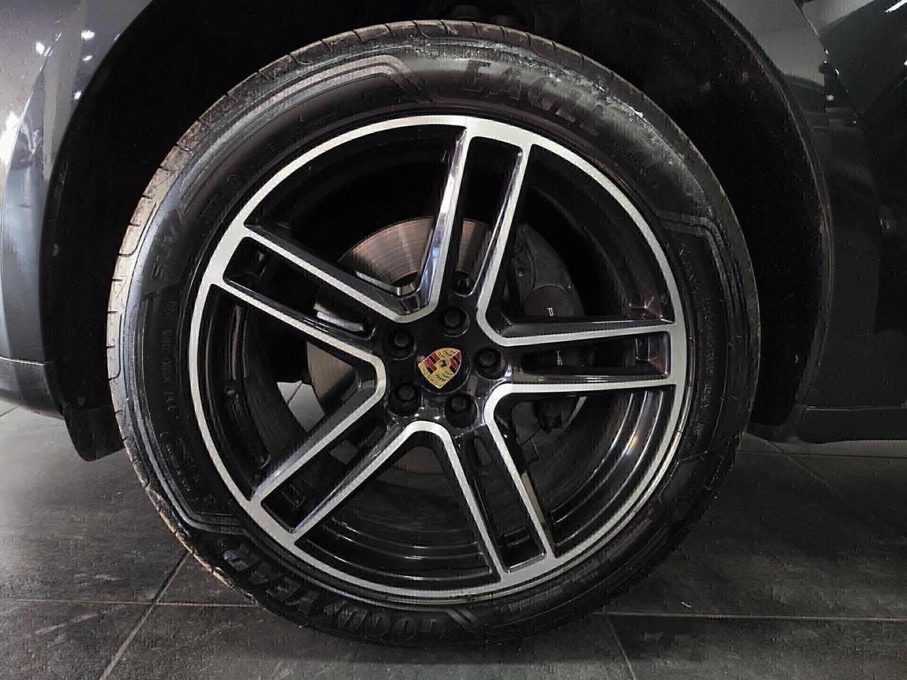 Porsche Macan 2.0 245cv Tetto Led