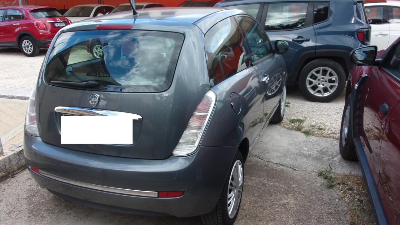 Lancia Ypsilon 1.2 69 CV Unyca