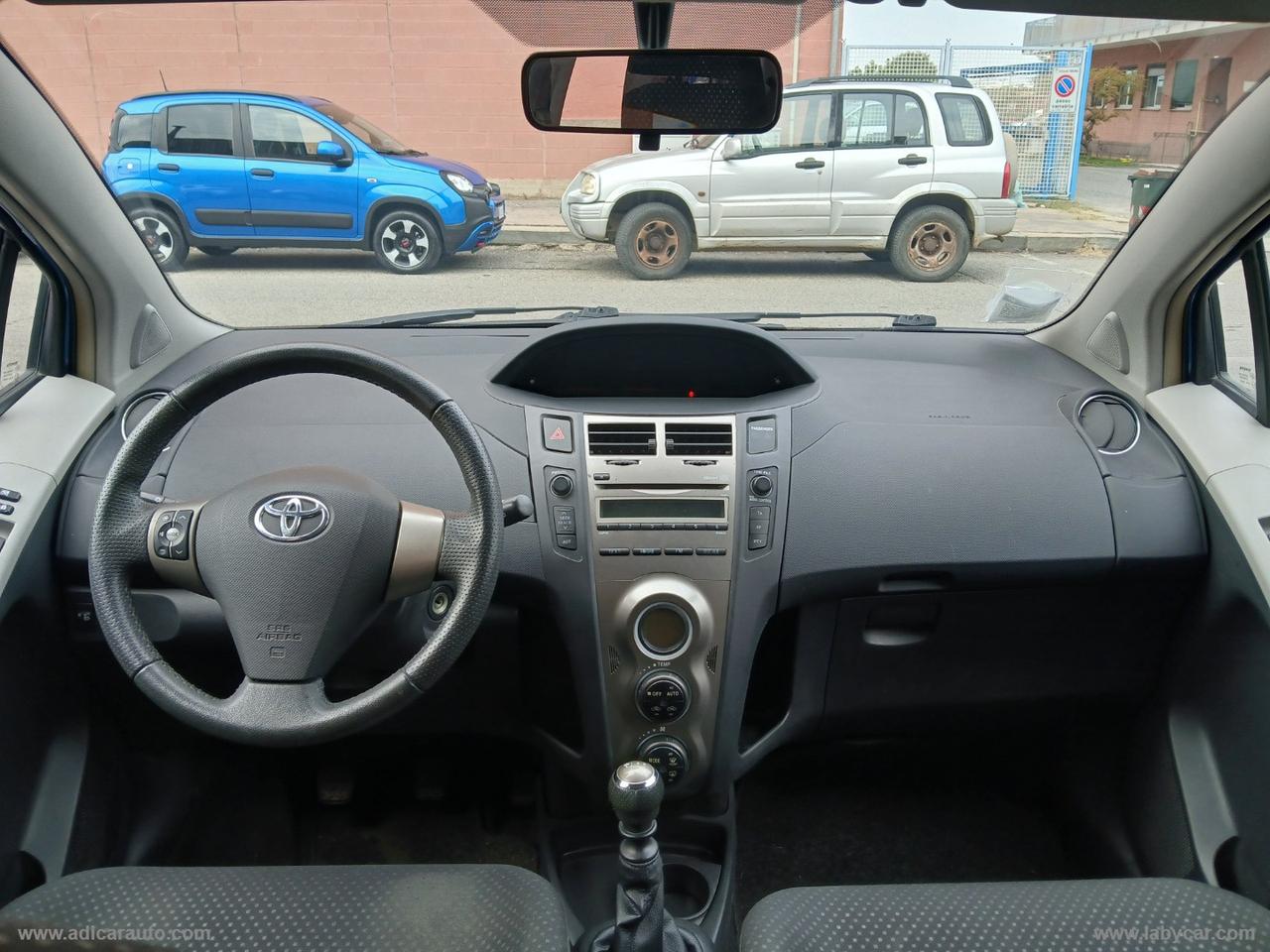 TOYOTA Yaris 1.3 5p. Sol