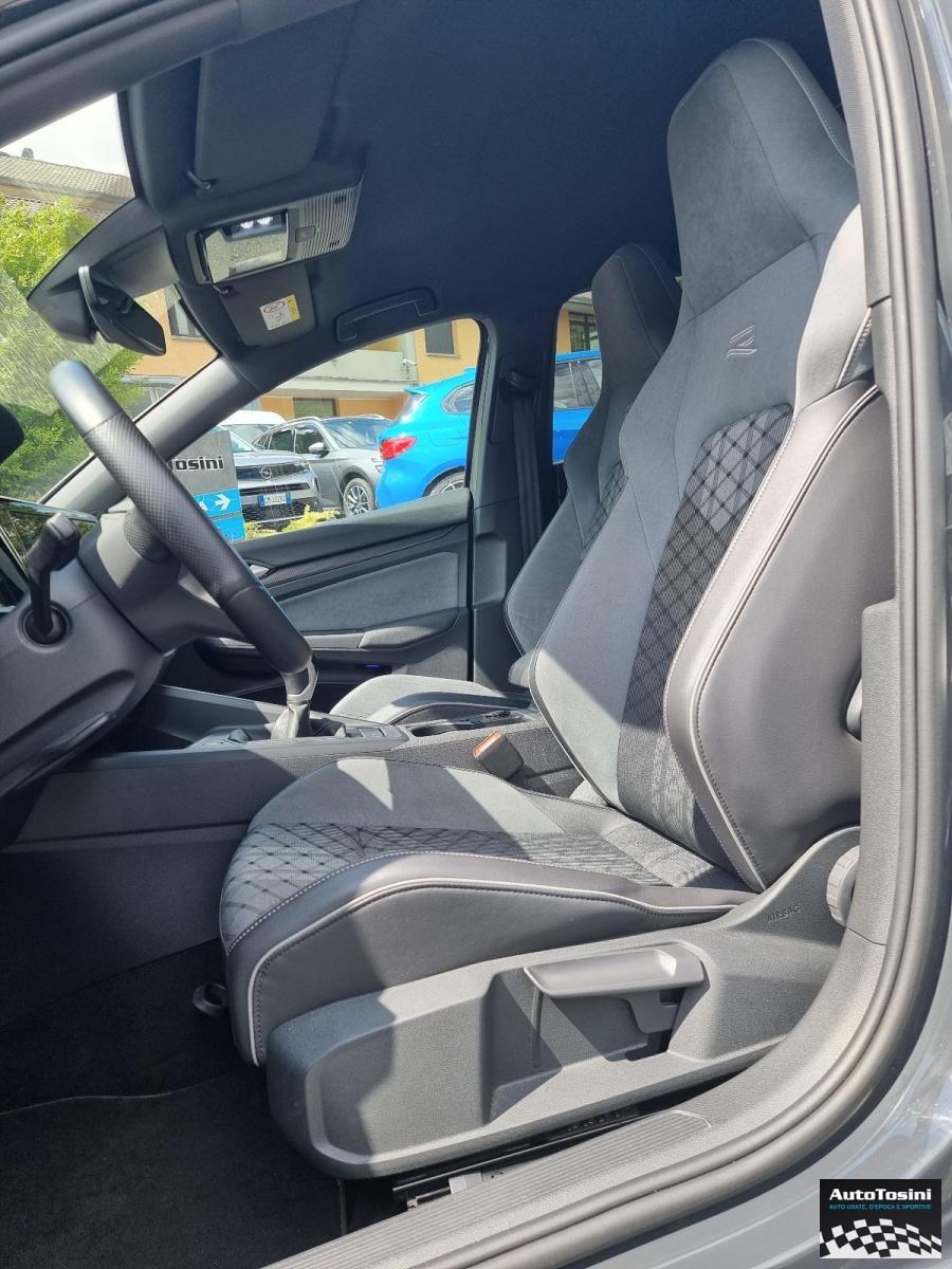 VOLKSWAGEN - Golf - 1.5 TSI EVO ACT R-Line