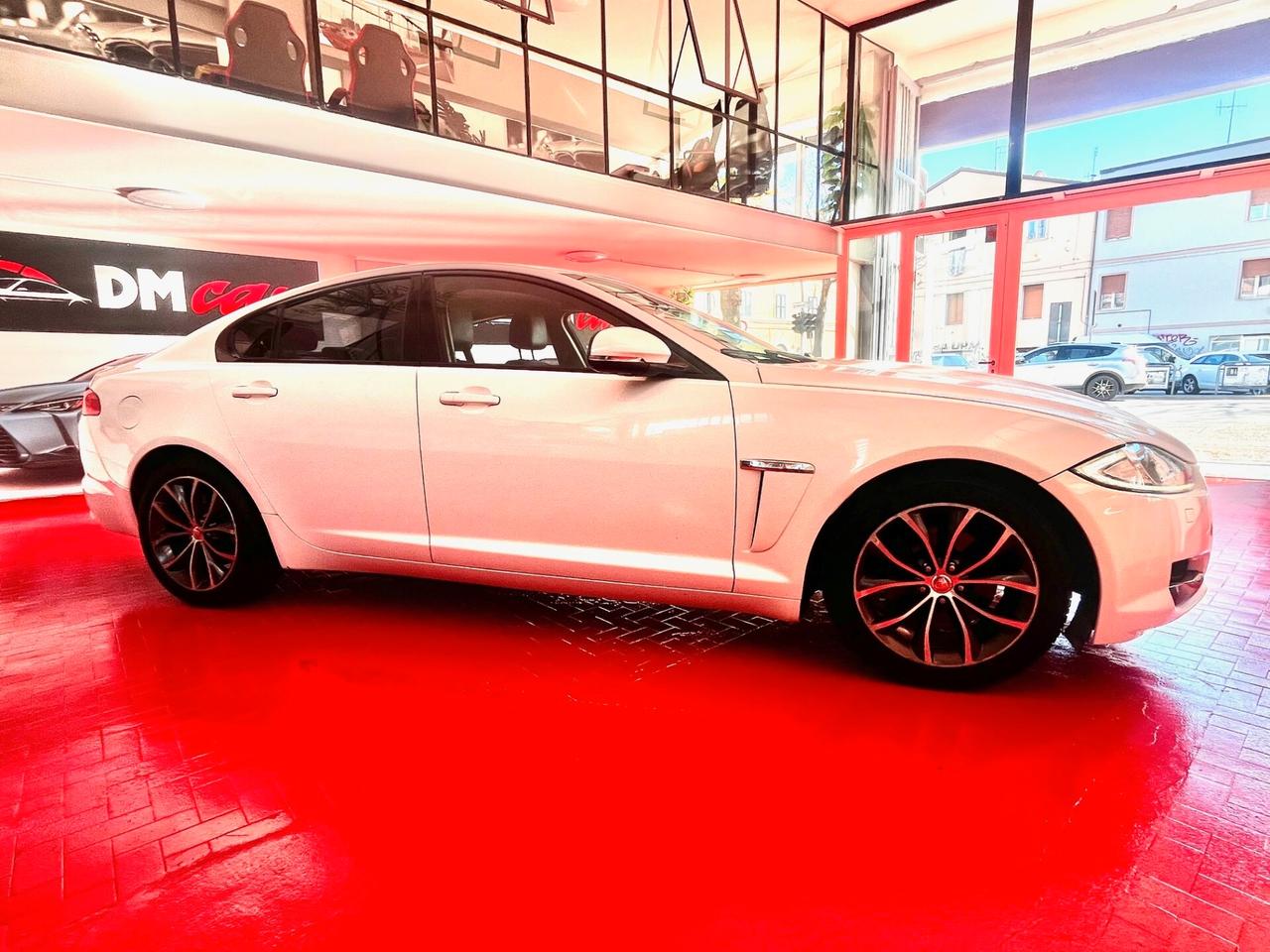 JAGUAR XF 2,2 D LUXURY 190CV PELLE TOTALE NAVIGATORE CERCHI CAMBIO AUTOMATICO