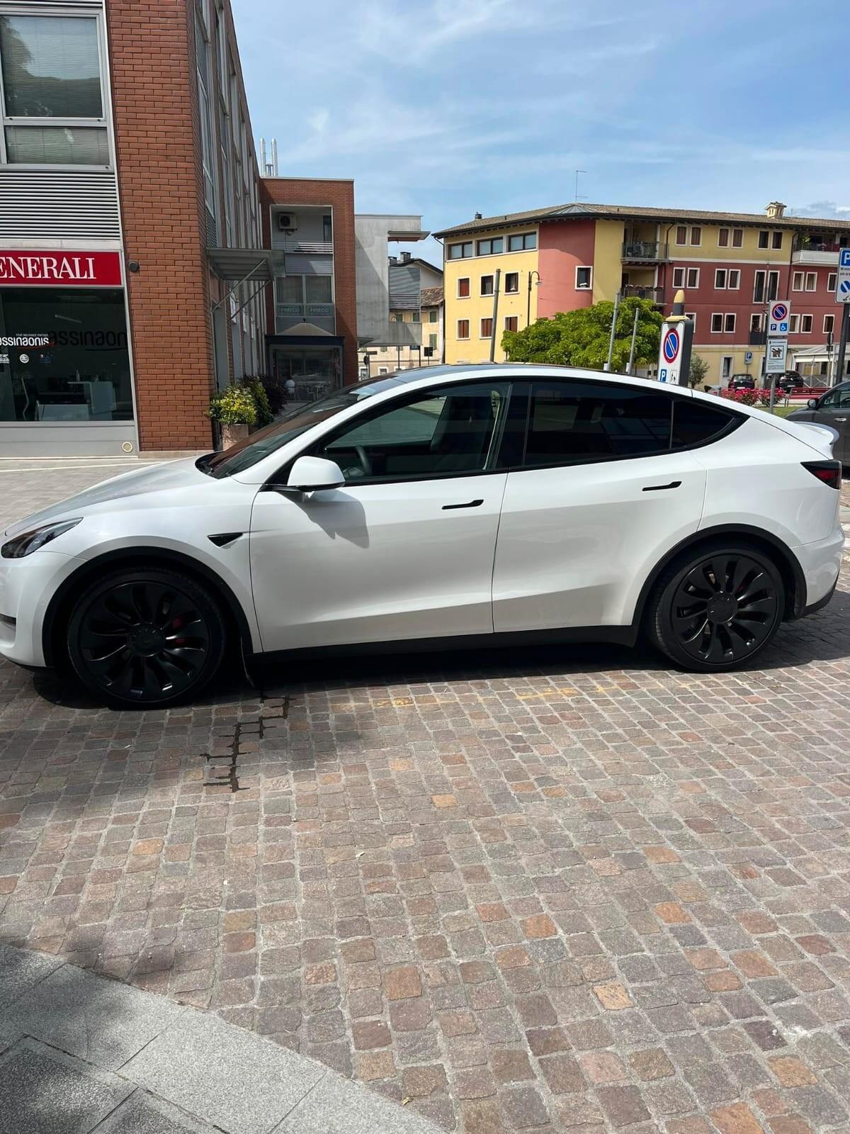Tesla Model Y Model Y Performance AWD