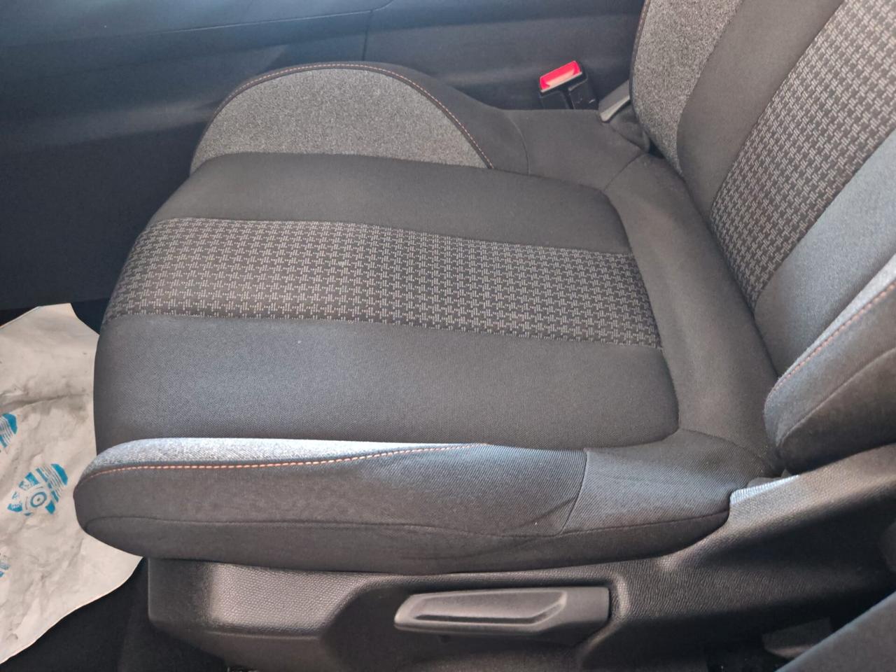 Peugeot 3008 1.5 130CV UNIPROPRIETARIO KM VERI GARANZIA 24 MESI OK NEOPATENTATI