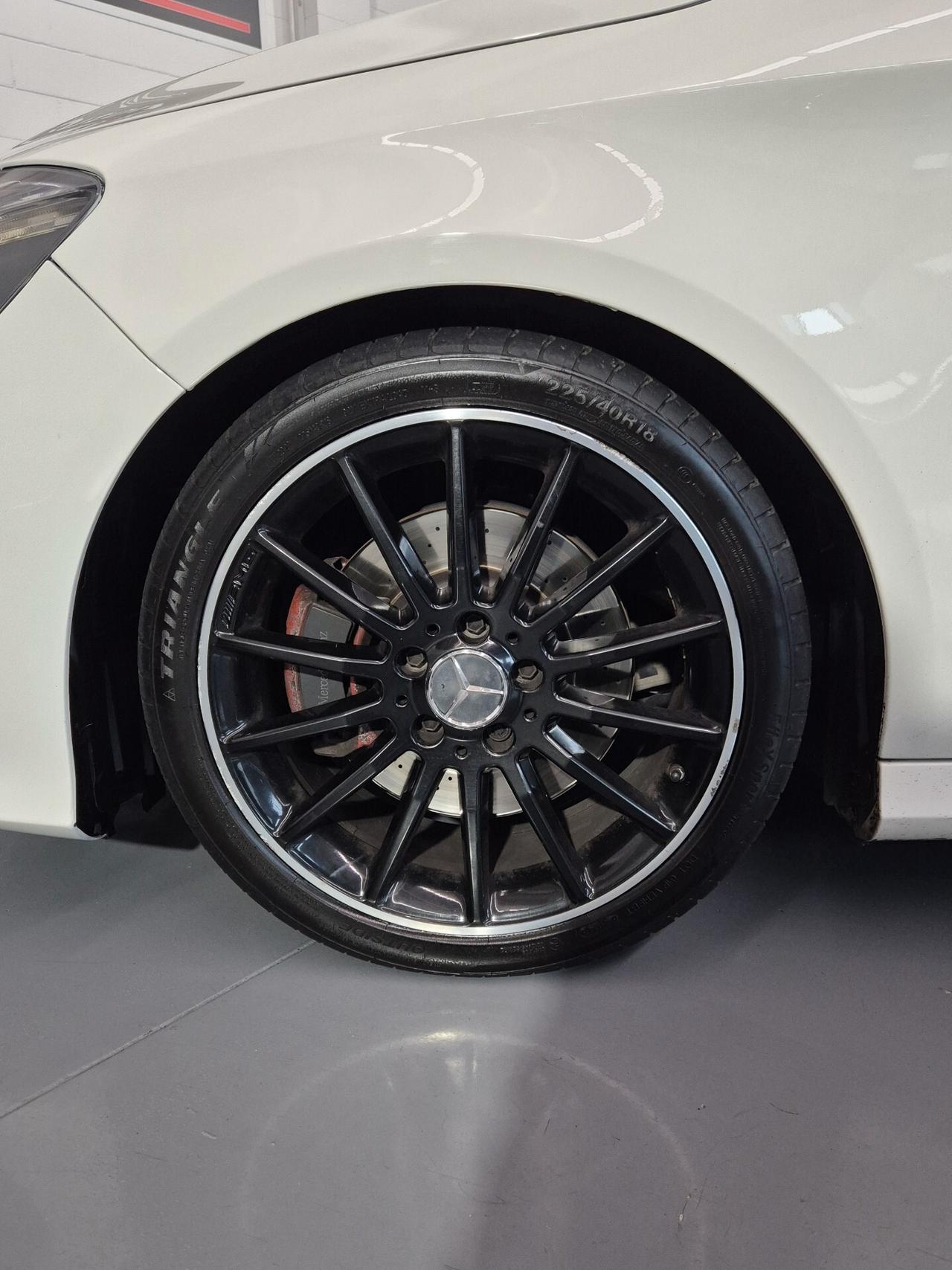 Mercedes-Benz CLA 250 Benz 2.0cc 211cv Premium AMG Navi Led Garanzia