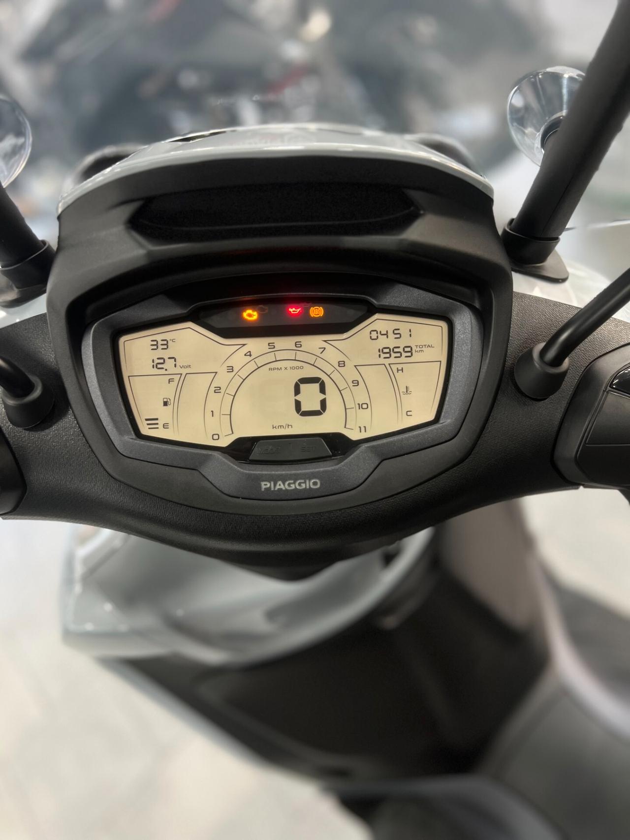 Piaggio Beverly 400 S HPE SOLO 1900KM - 2025