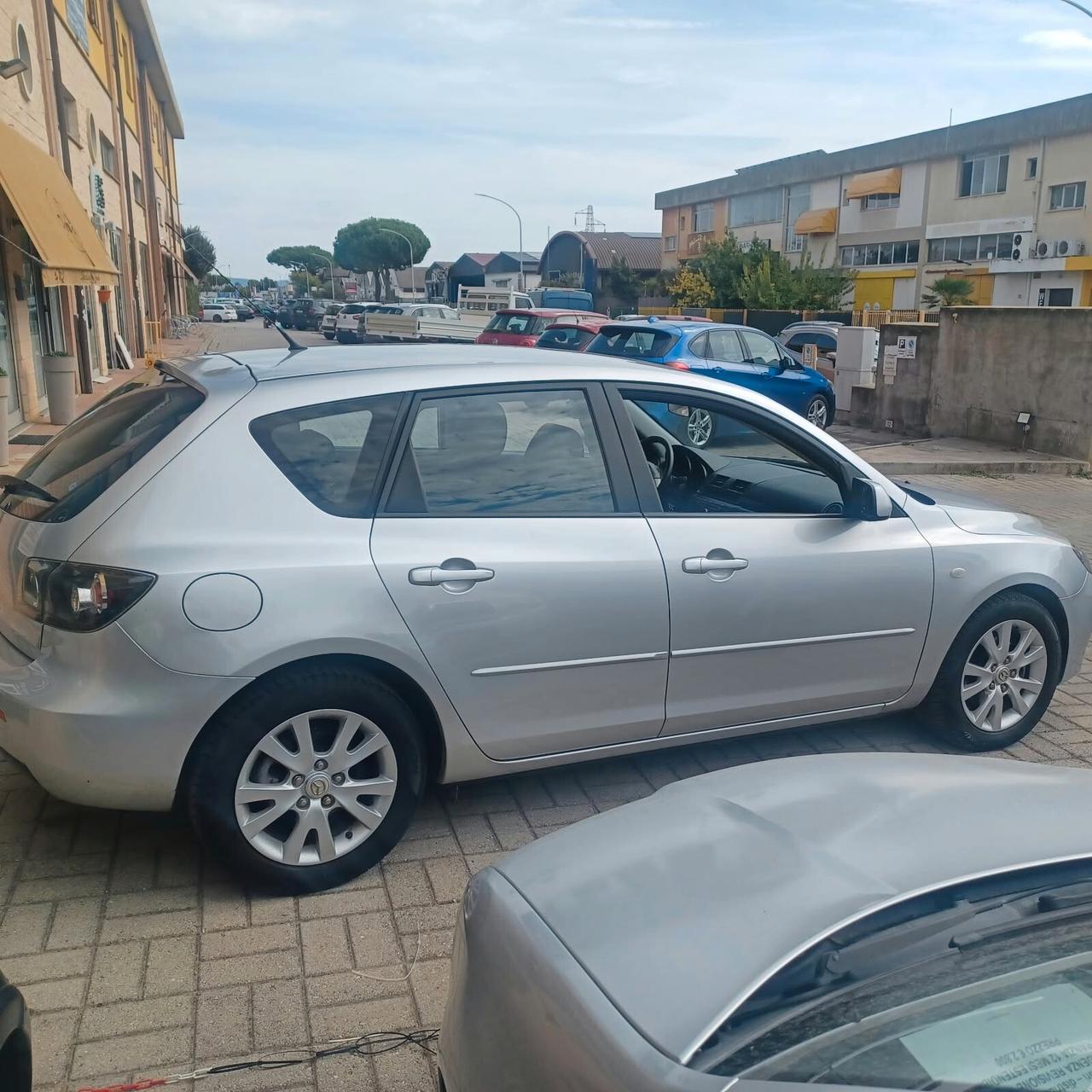 110.118 MAZDA 3 SEMBRA NUOVA OK NEOPATENTATI